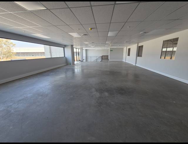3,150M² WAREHOUSE TO LET IN LINBRO PARK